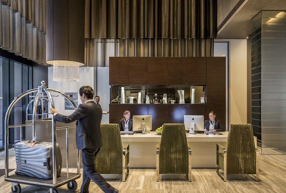 프레이저 스위트 시드니 외부 사진 Concierge at the Conrad Hong Kong