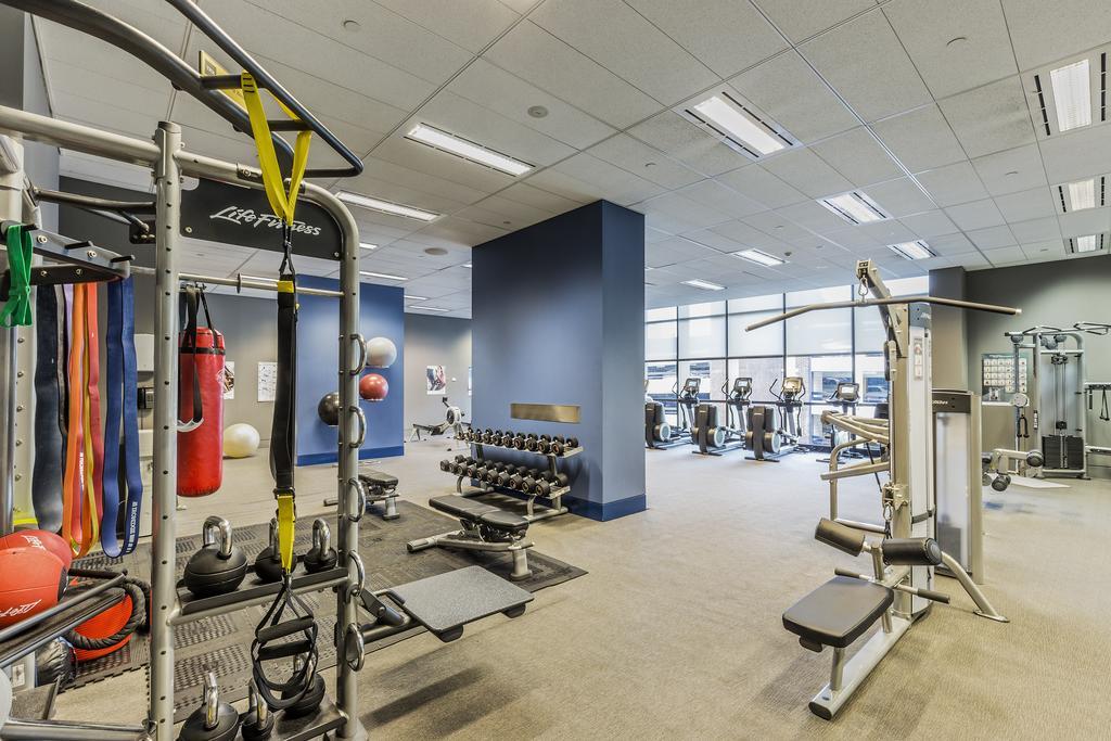 프레이저 스위트 시드니 외부 사진 The gym at the 2016-opened, 1000-room, 20-story, 1.2 million square feet (111,000 m2) Hyatt Regency at the University of Texas at Austin.